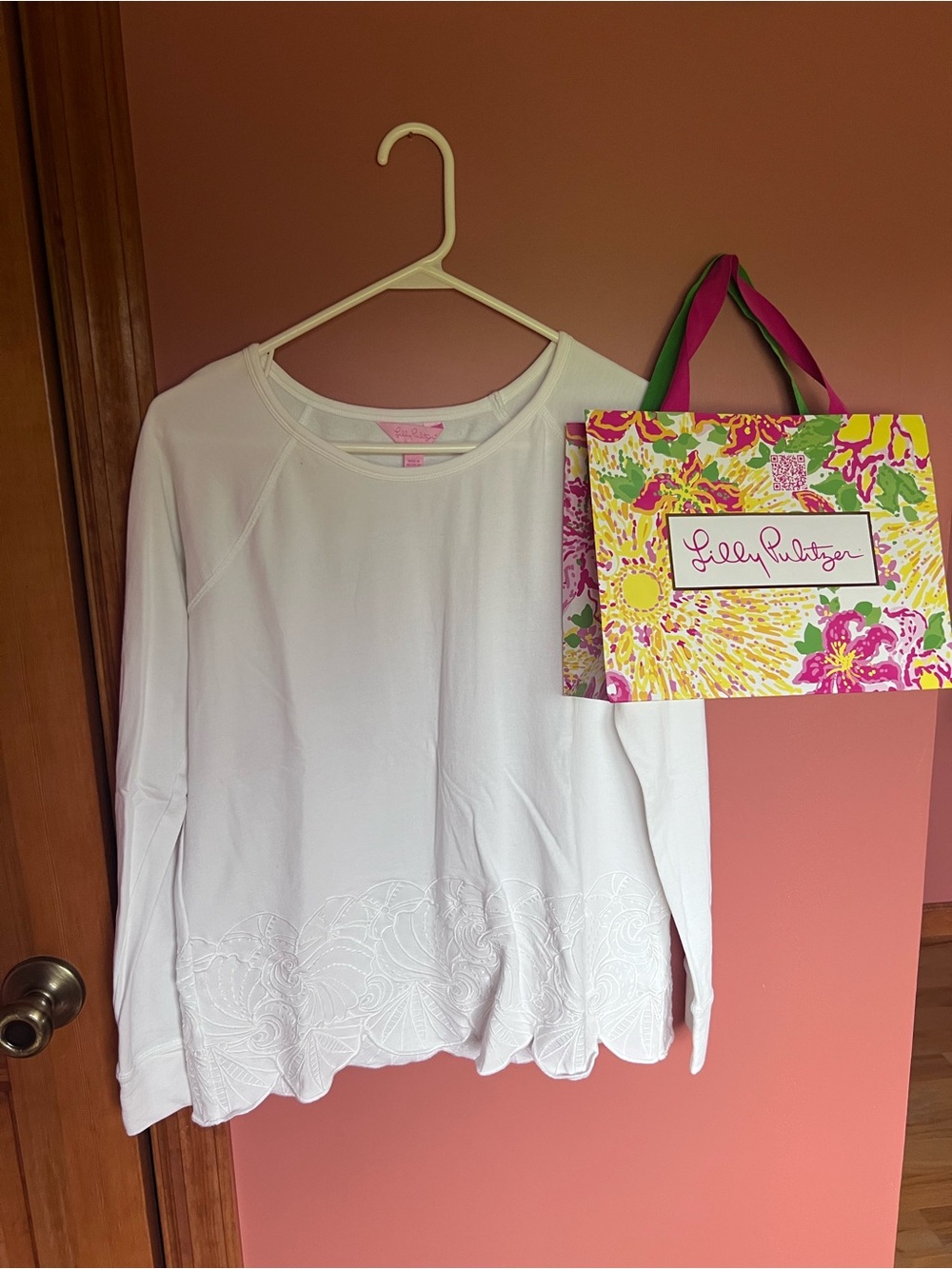 Lilly Pulitzer White Scalloped Hem Pullover